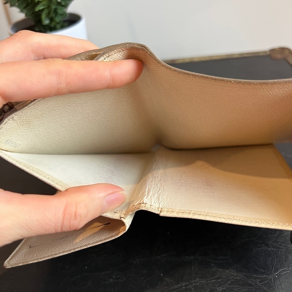Louis Vuitton Epi Joey Wallet - Picture 8 of 11